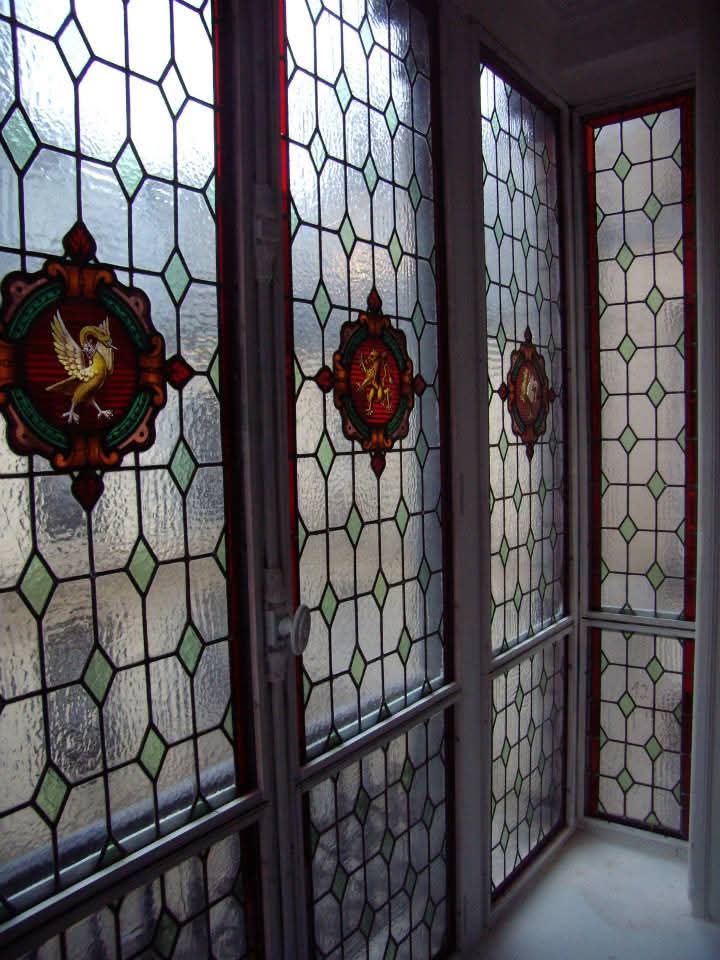 Vitrail blasons héraldiques